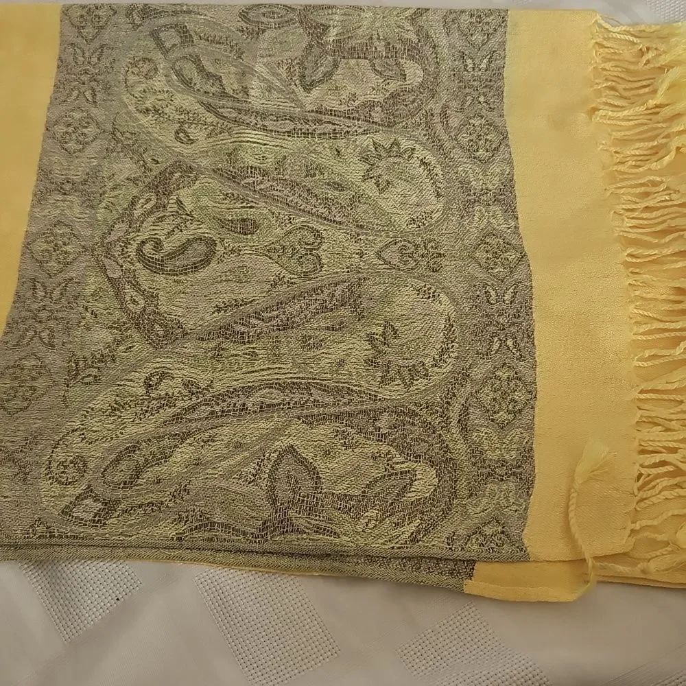 HOST PICK🥳 Elegant Yellow and Gray Scarf - Picture 8 of 16